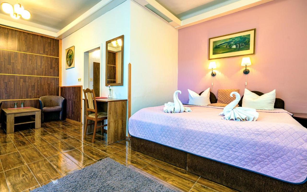 Hotel Dzban Jindrichov Exterior photo